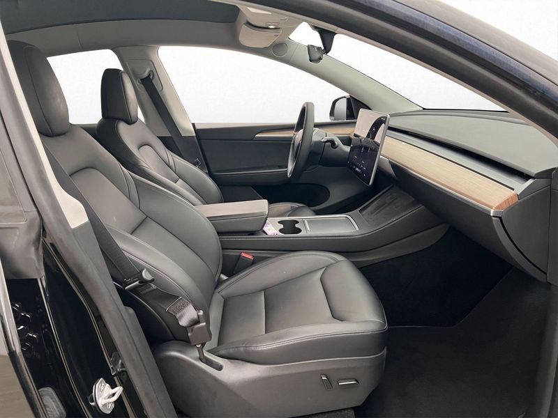 Tesla Model Y bild 23