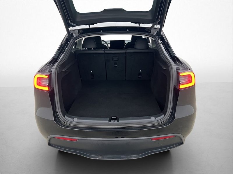 Tesla Model Y bild 9