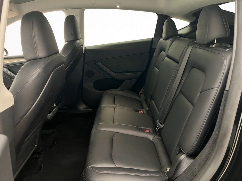 Tesla Model Y bild 24