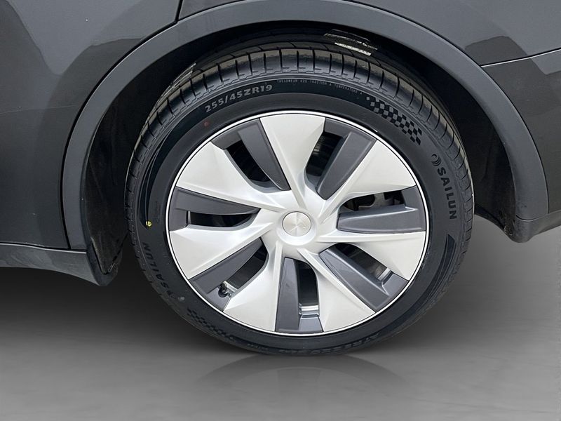 Tesla Model Y bild 31