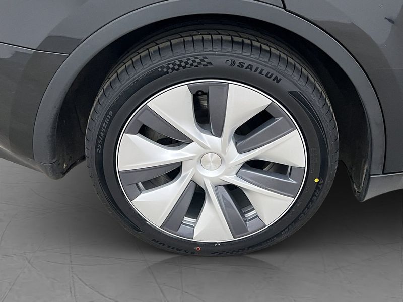 Tesla Model Y bild 32