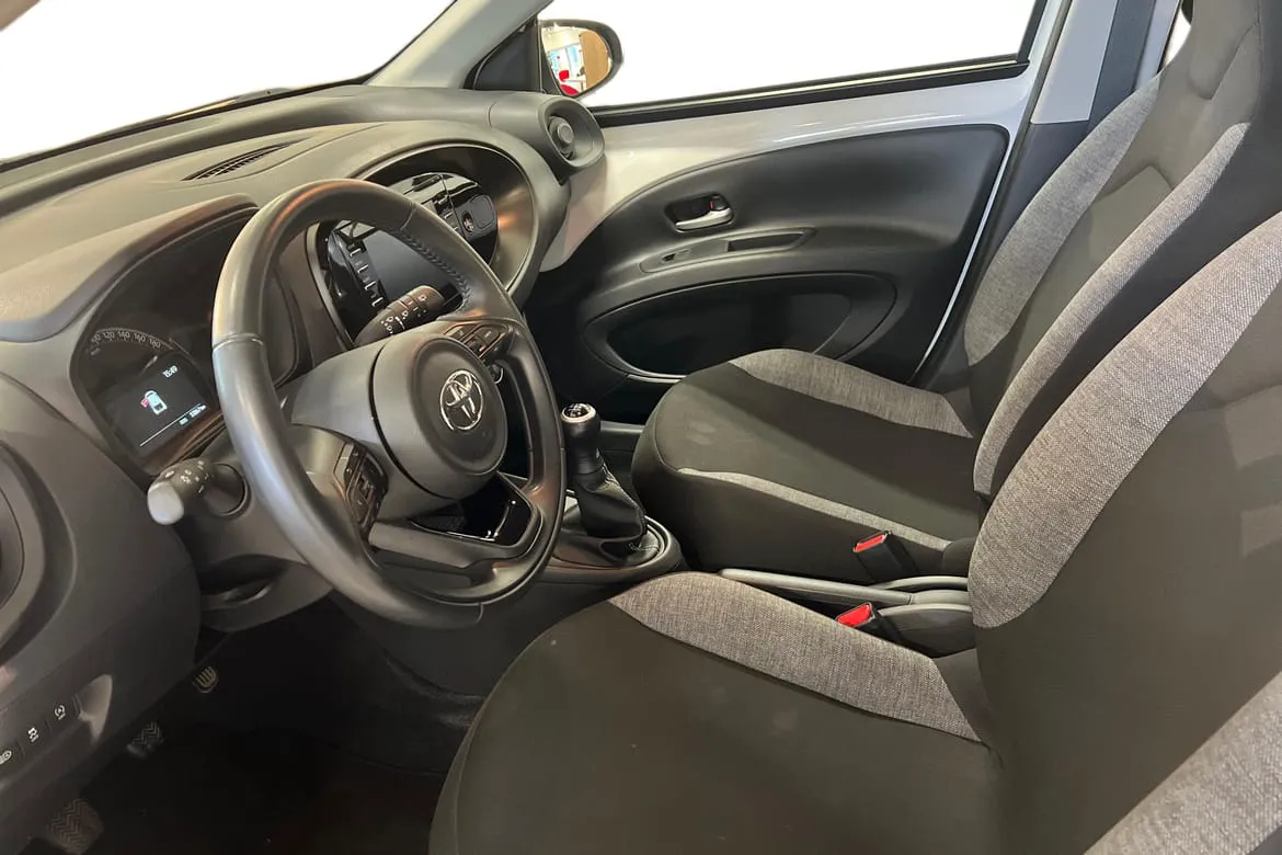 Vehicle image 11