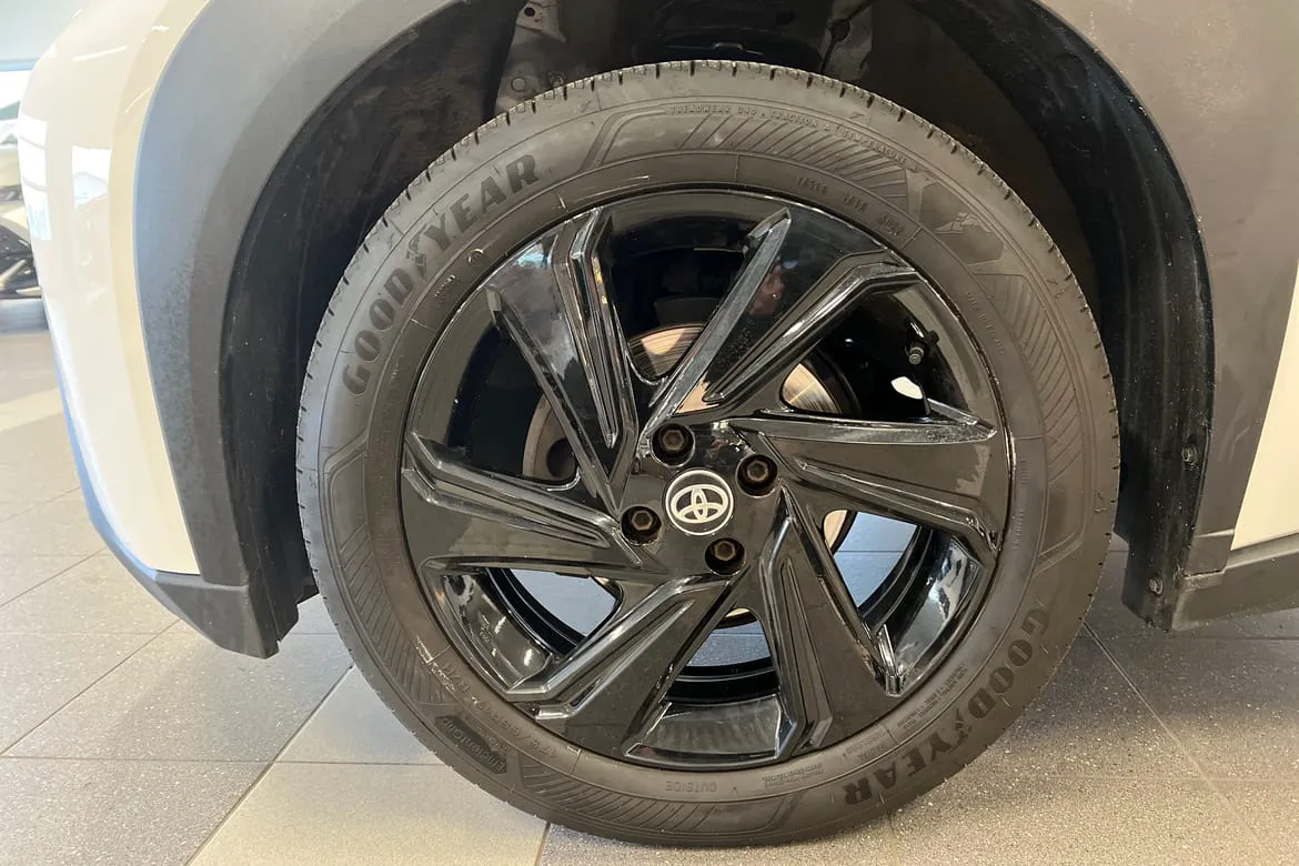 Vehicle image 14