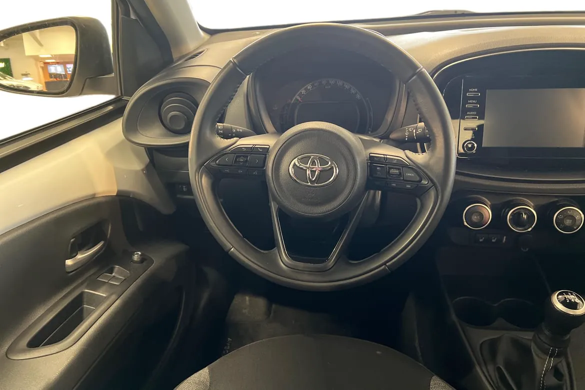 Vehicle image 8