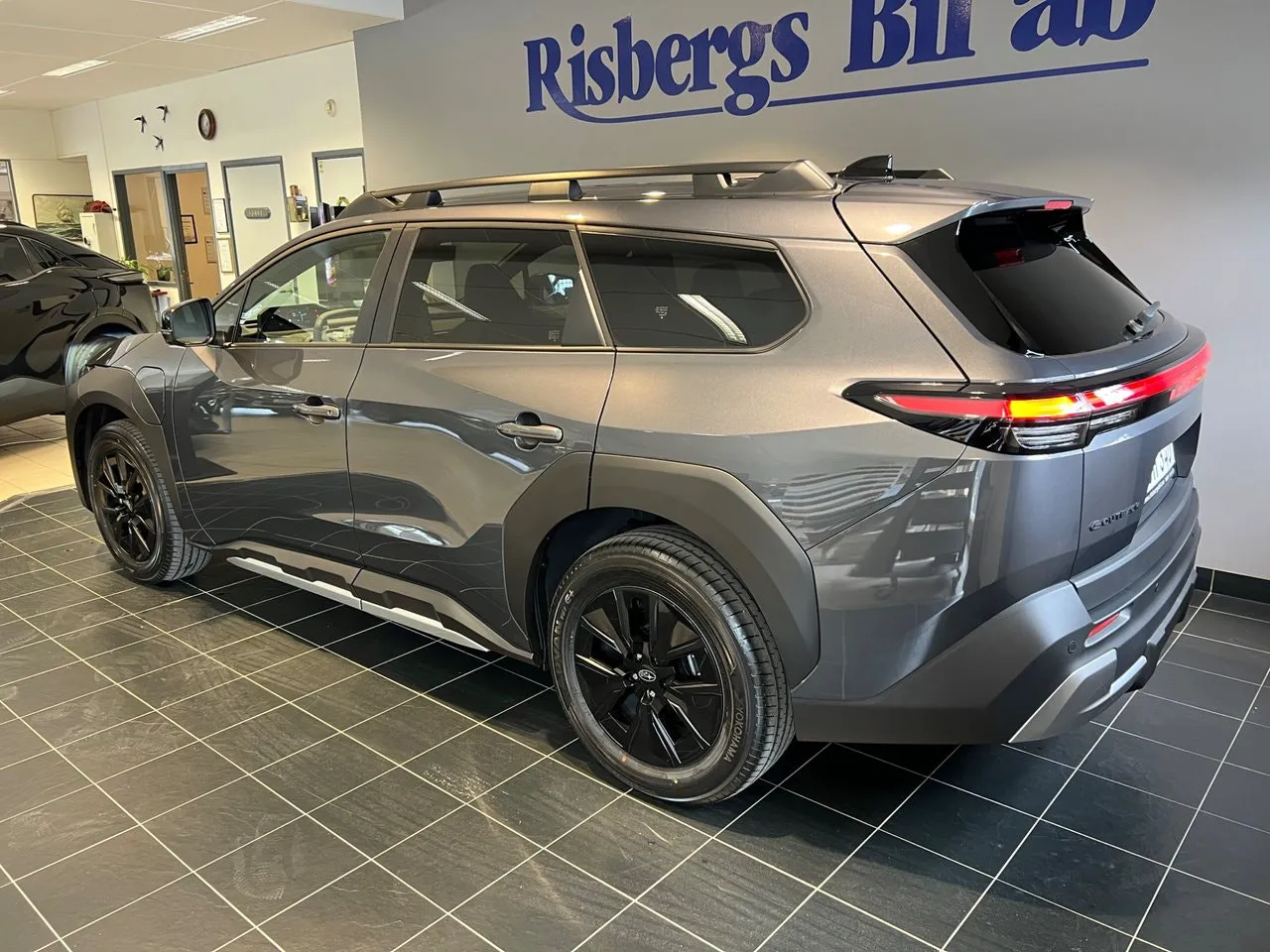 Vehicle image 3