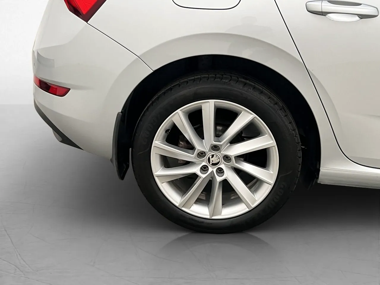 Vehicle image 30
