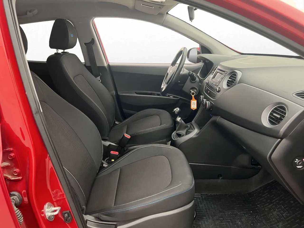 Vehicle image 17