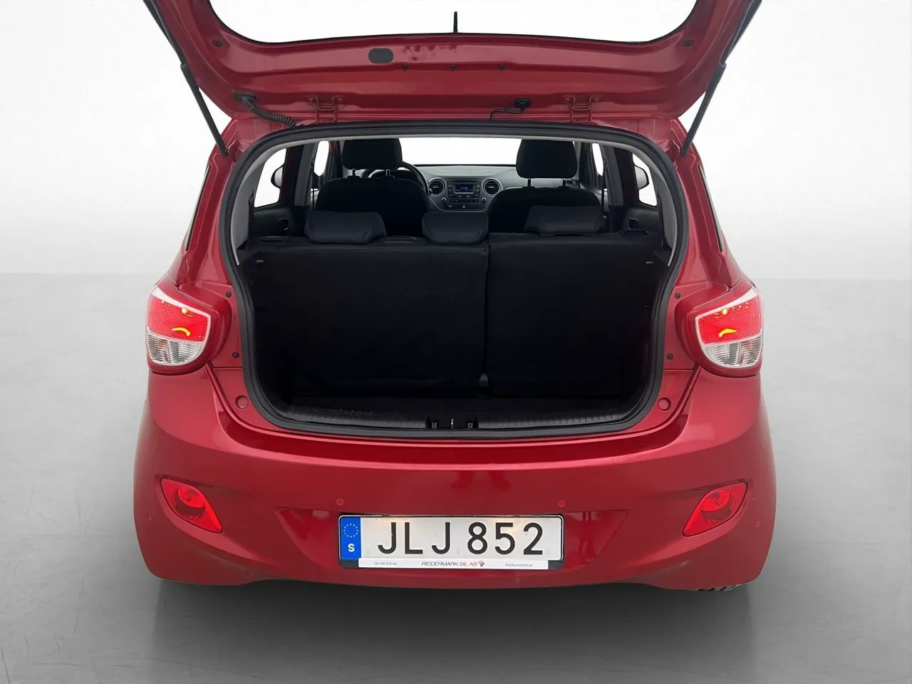 Vehicle image 19
