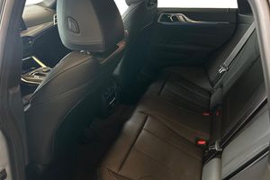 BMW i4 bild 17