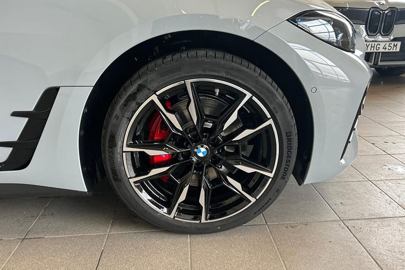 BMW i4 bild 12