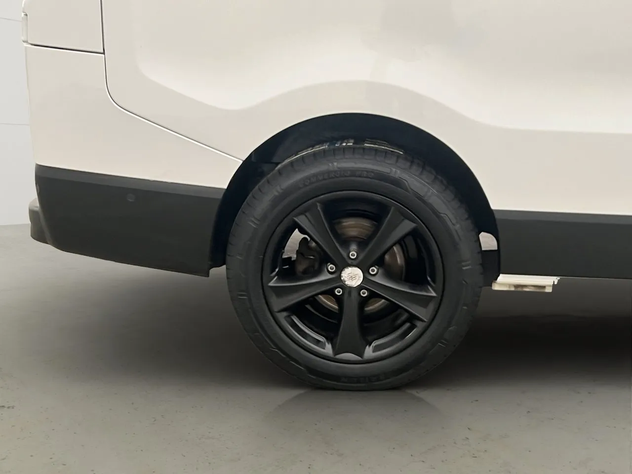 Vehicle image 32