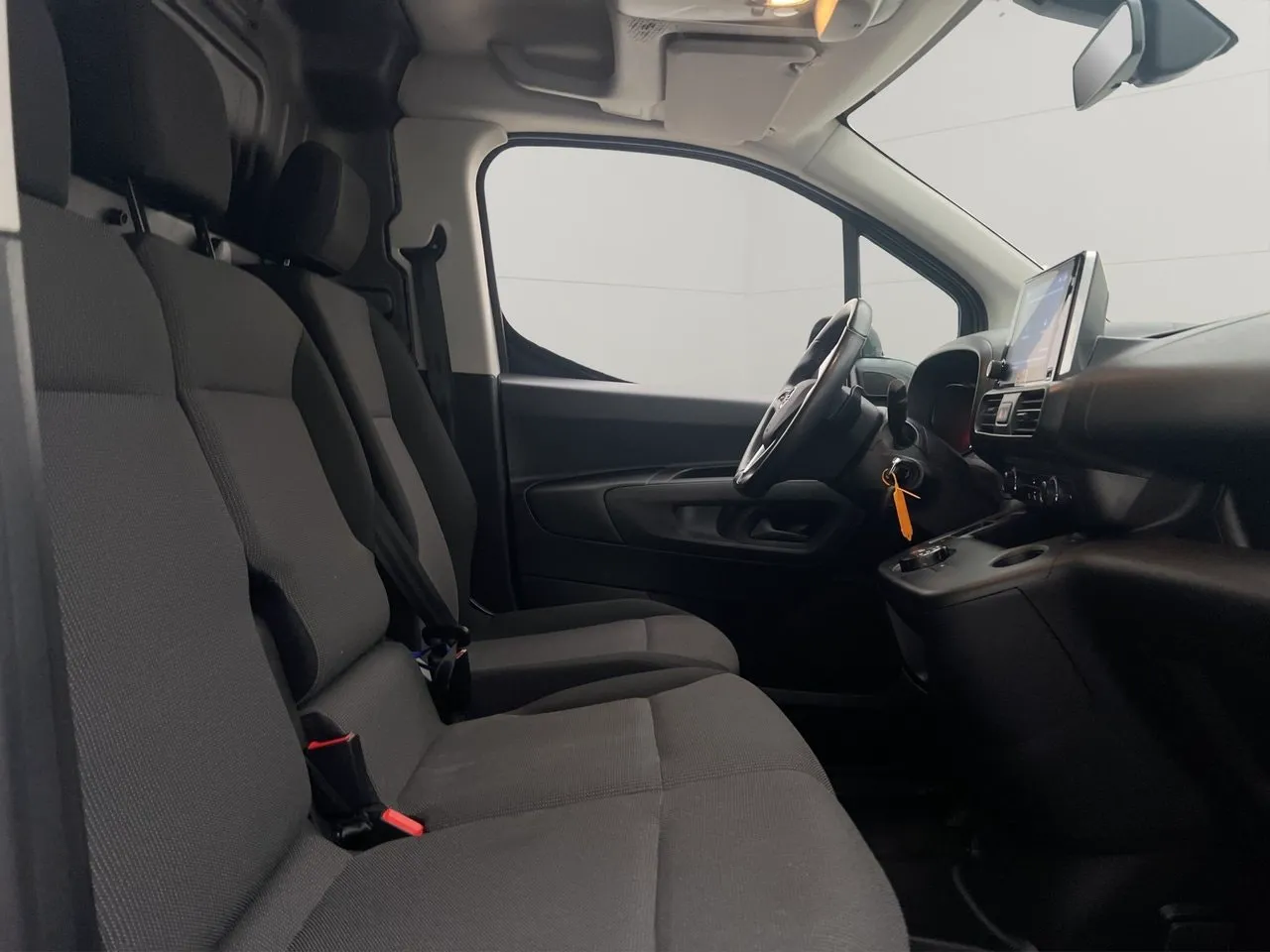 Vehicle image 25
