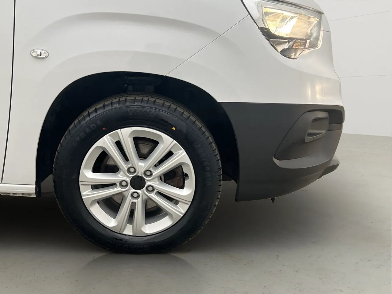 Vehicle image 30