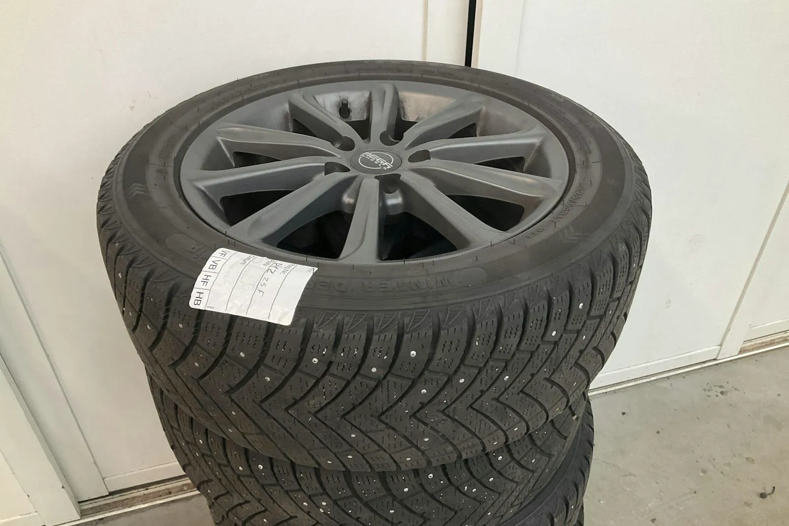 Vehicle image 13