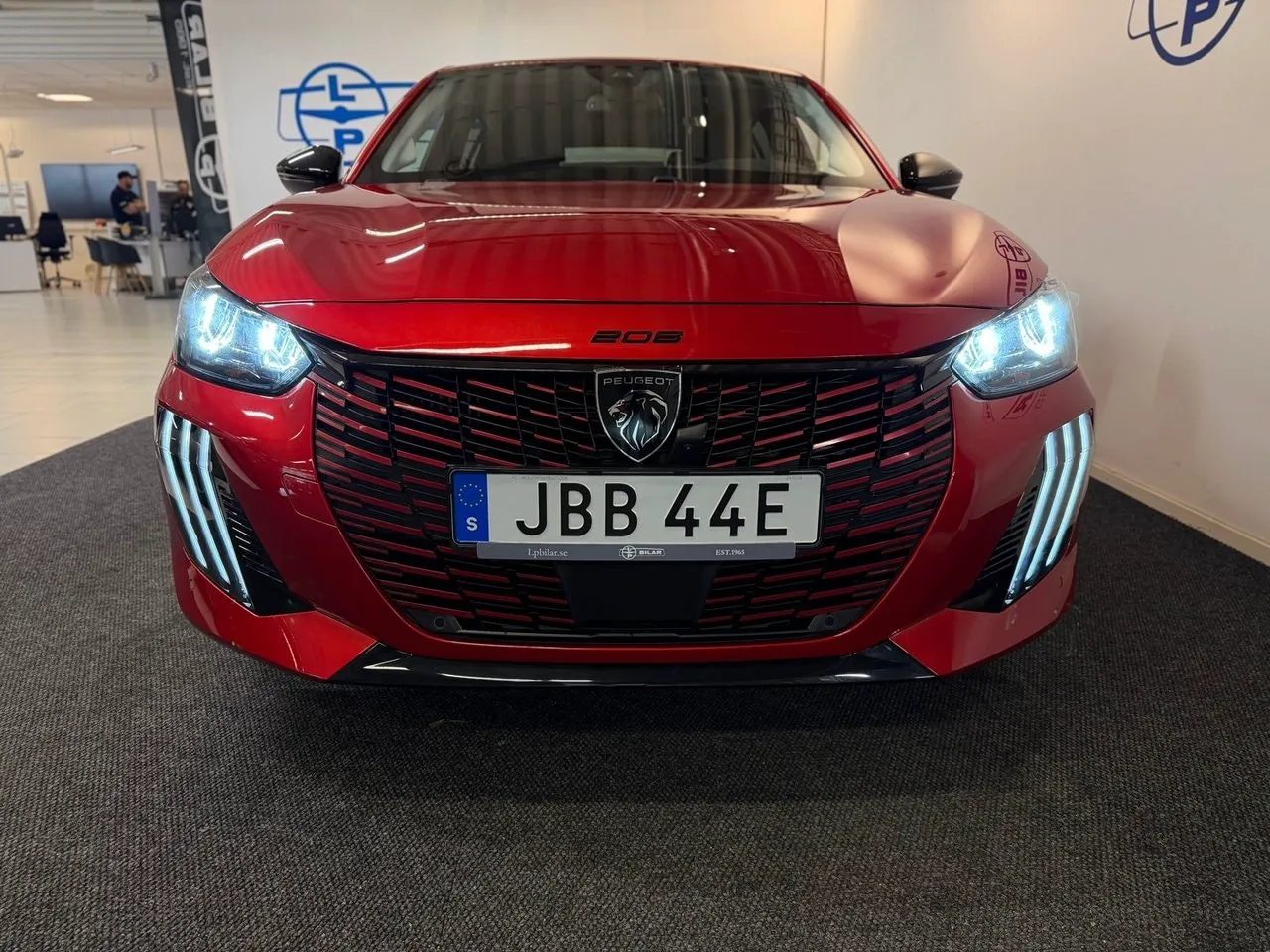 Vehicle image 5