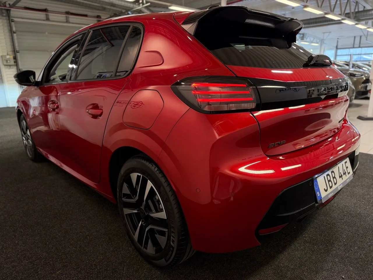 Vehicle image 4