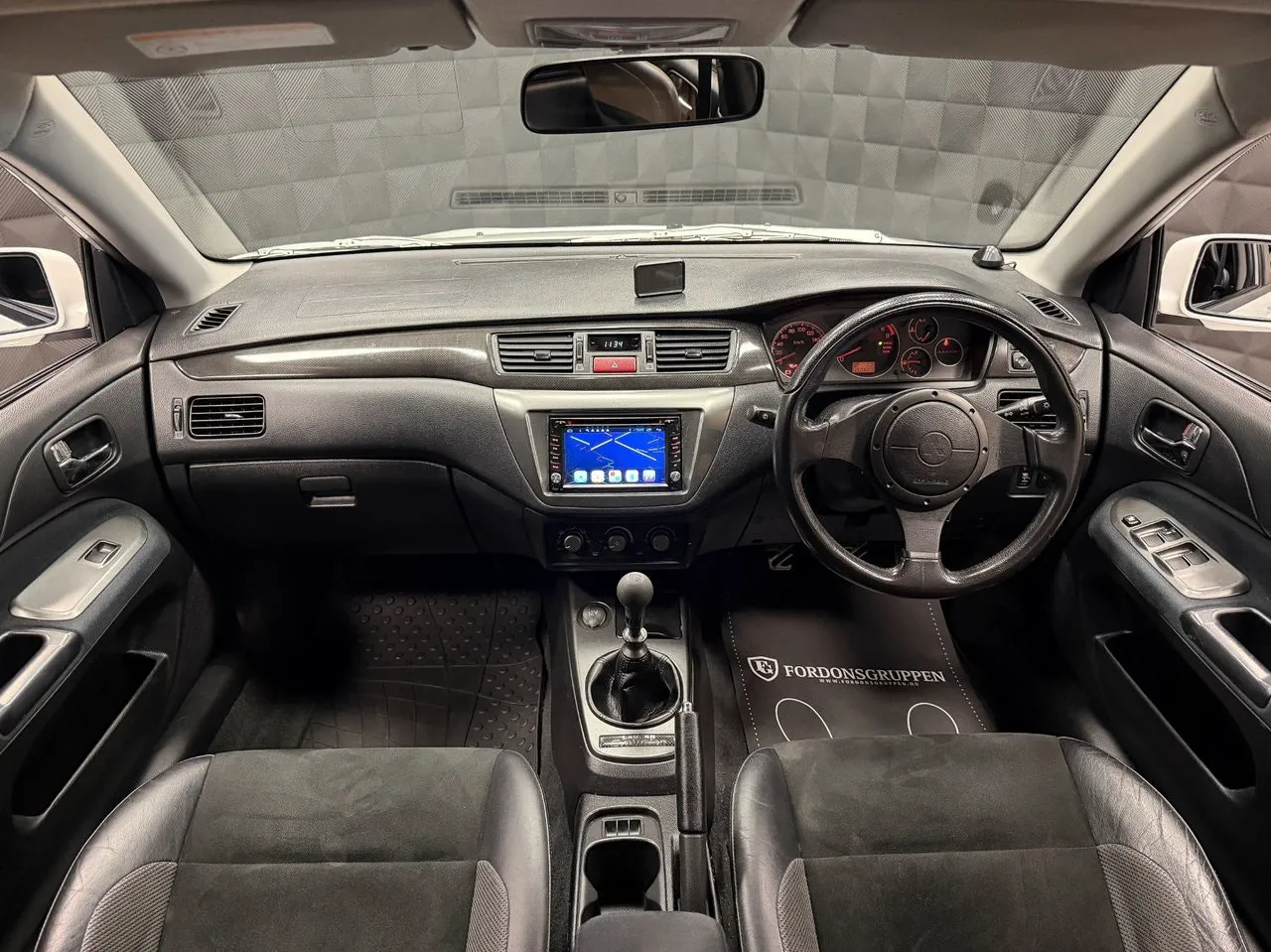 Vehicle image 17