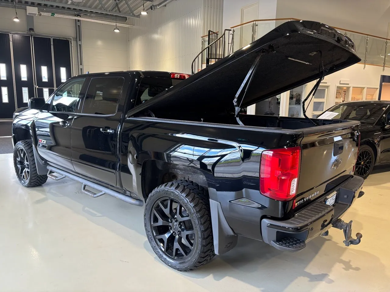 Vehicle image 4