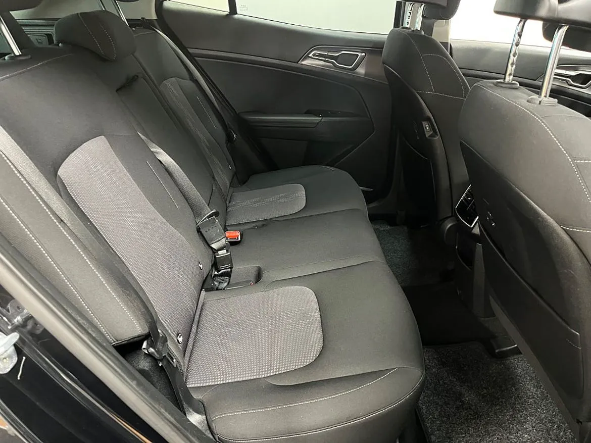 Vehicle image 21
