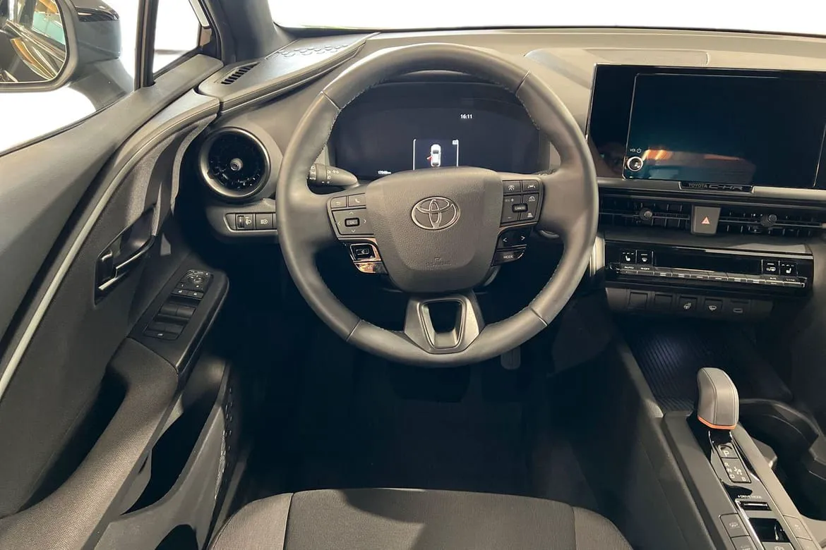 Vehicle image 10