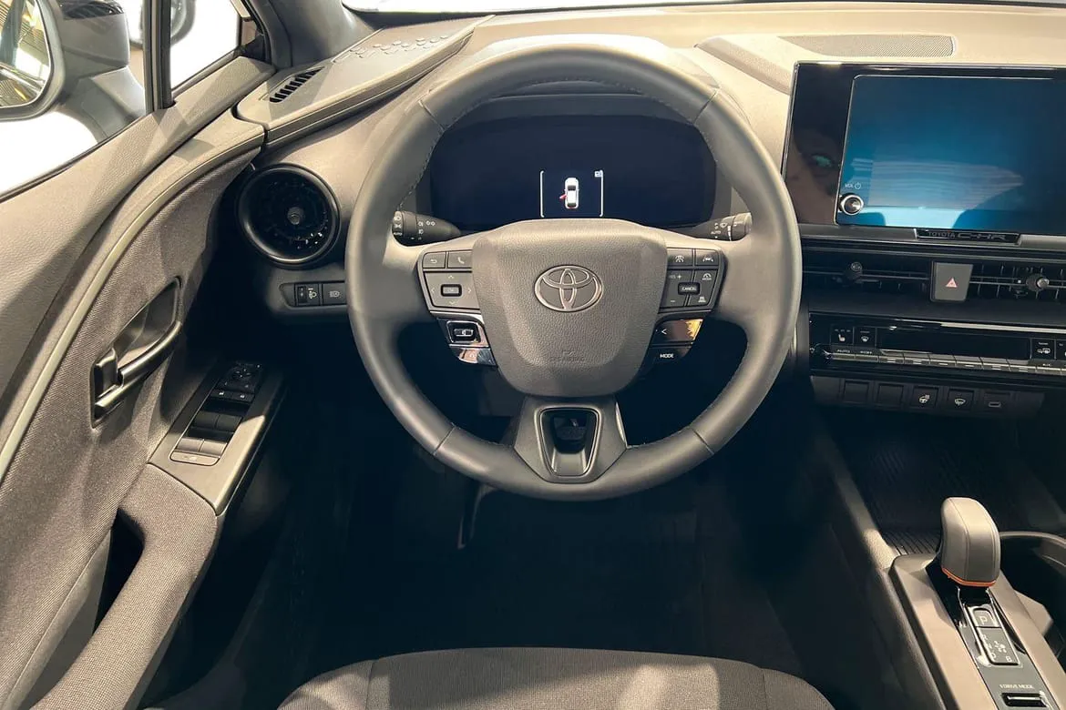 Vehicle image 10