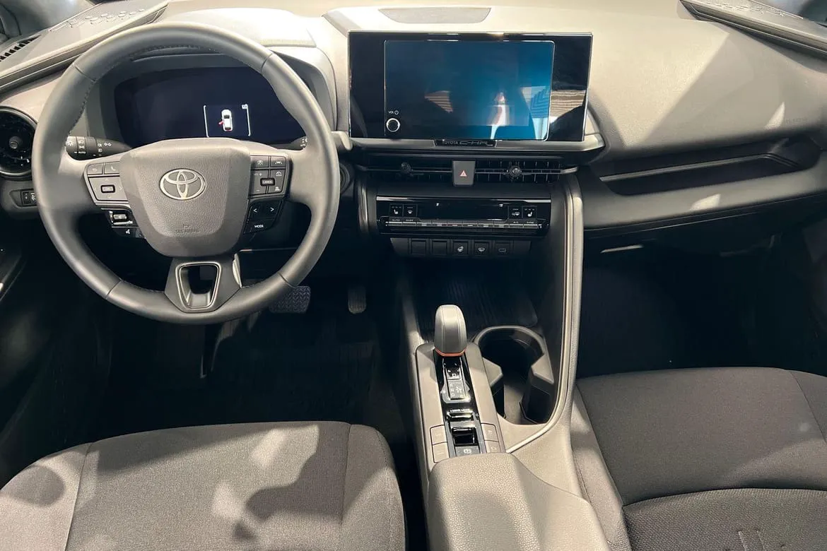 Vehicle image 9