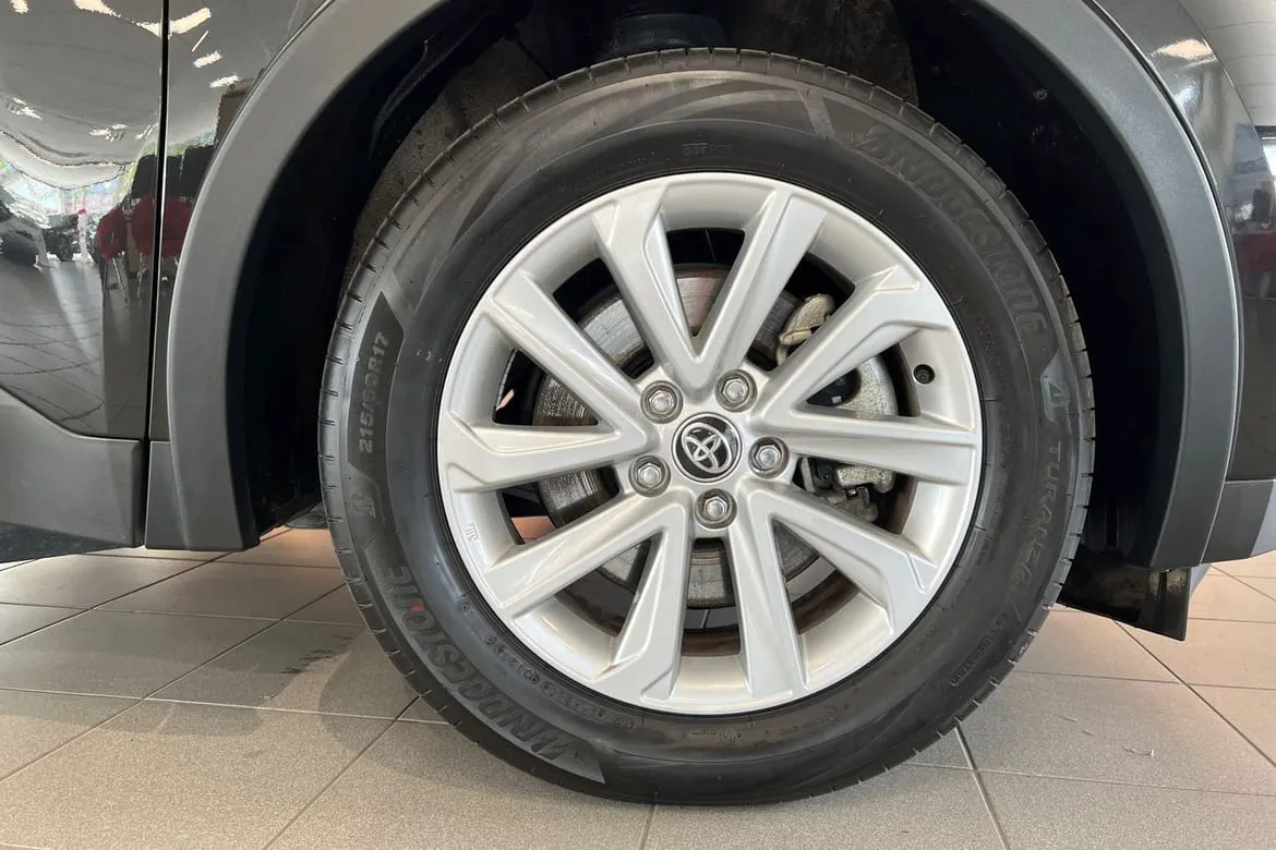 Vehicle image 16