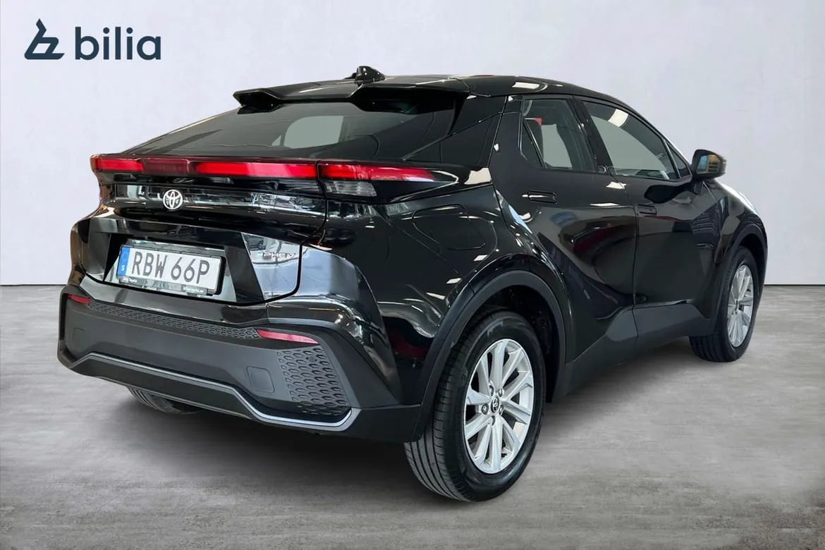 Vehicle image 18