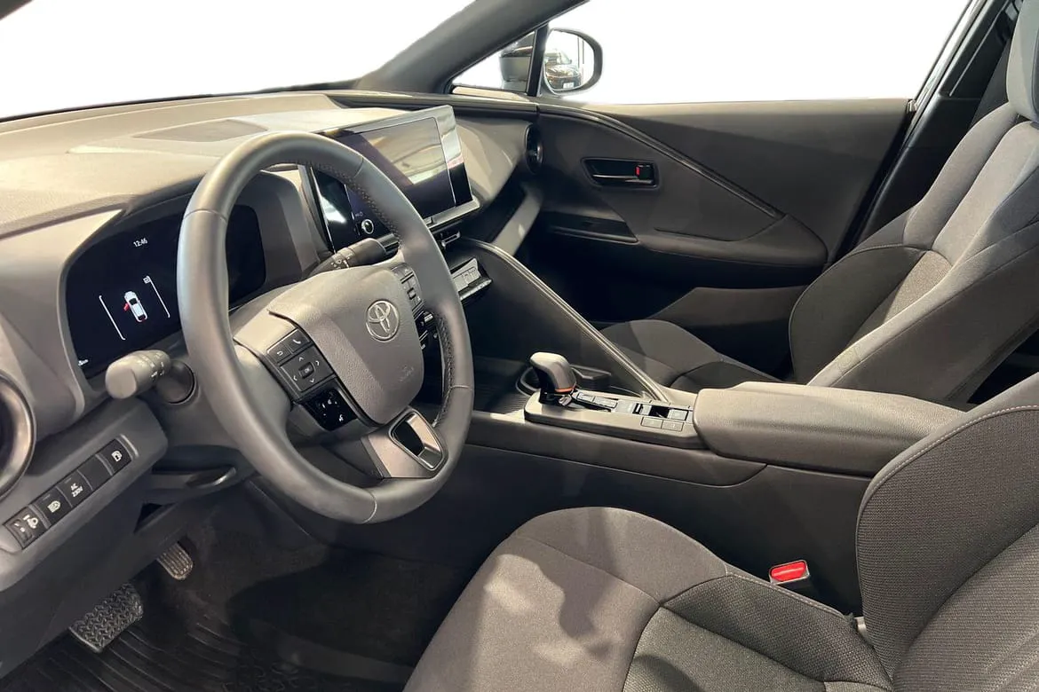Vehicle image 13