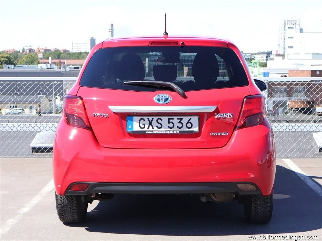 Vehicle image 15