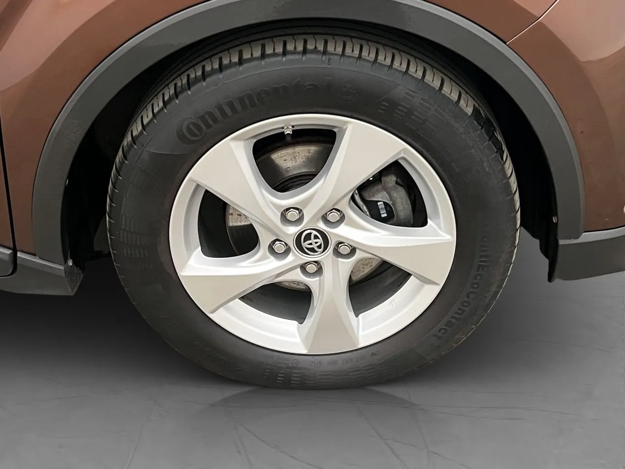 Vehicle image 24
