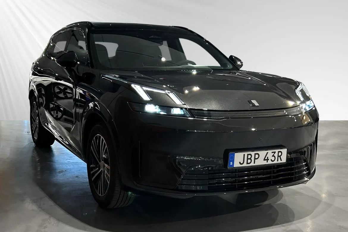 Vehicle image 4