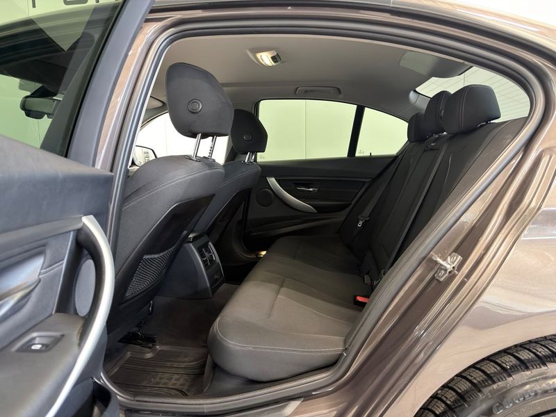 BMW 320 bild 14
