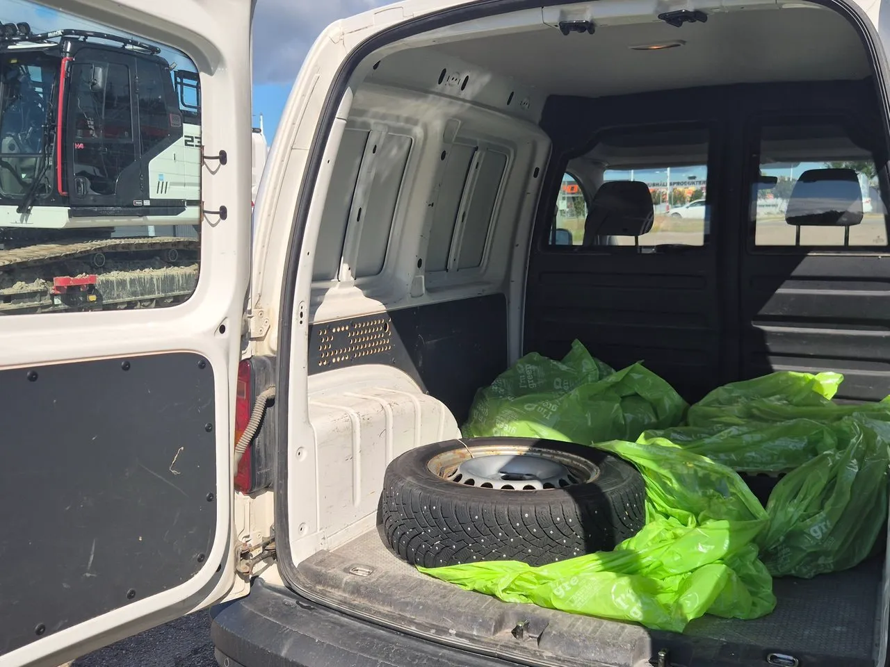 Vehicle image 11
