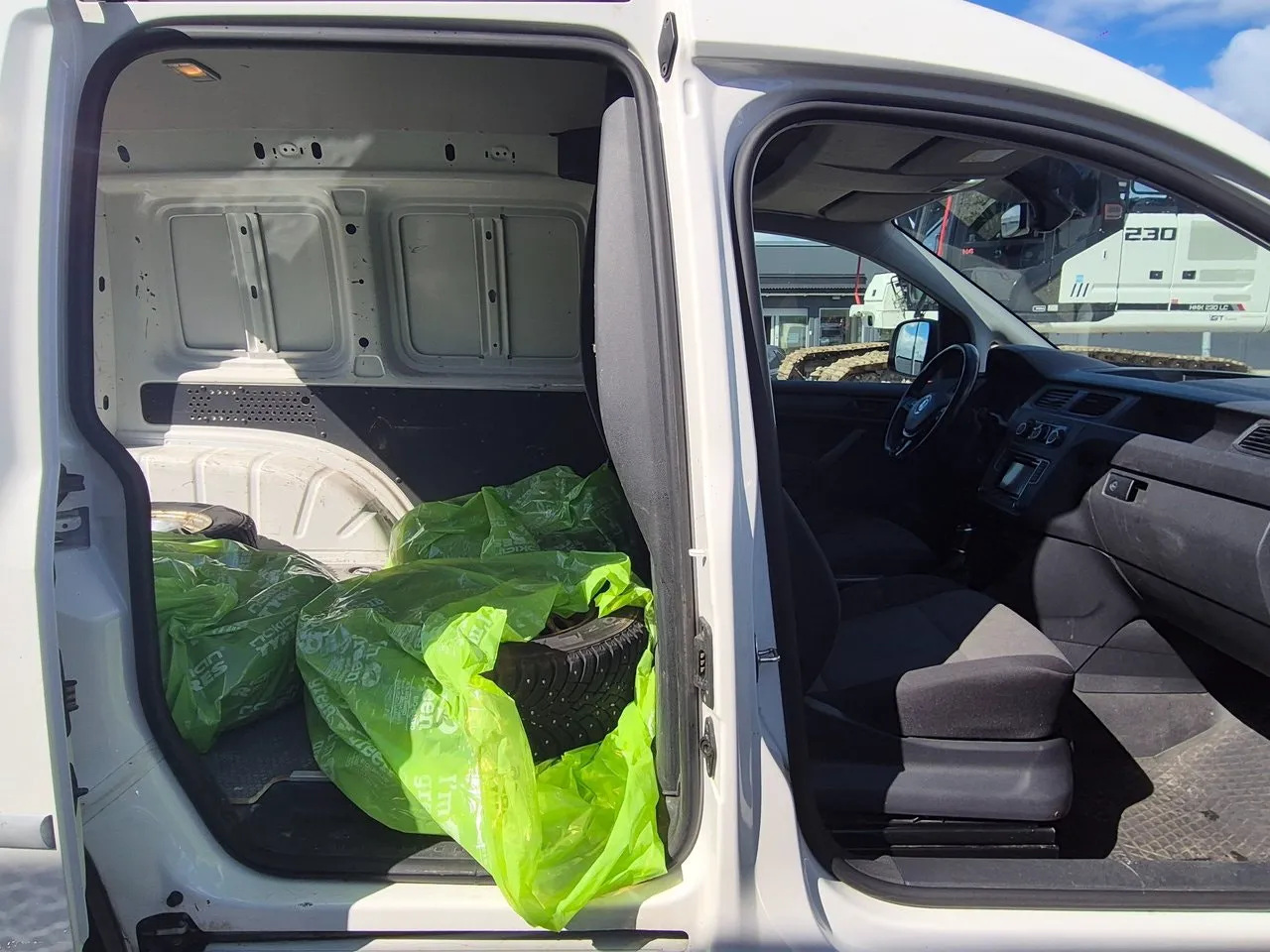 Vehicle image 10