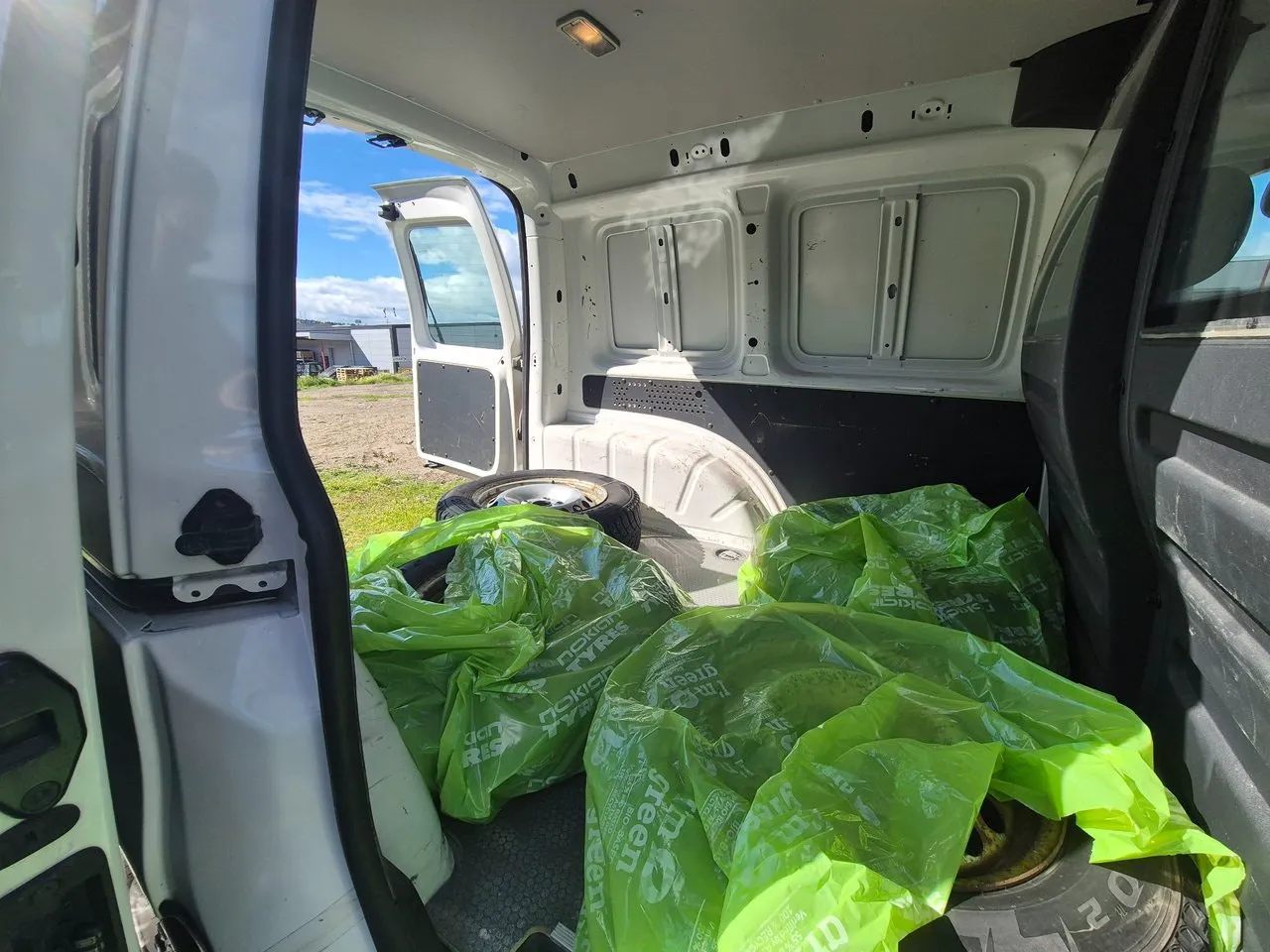 Vehicle image 9