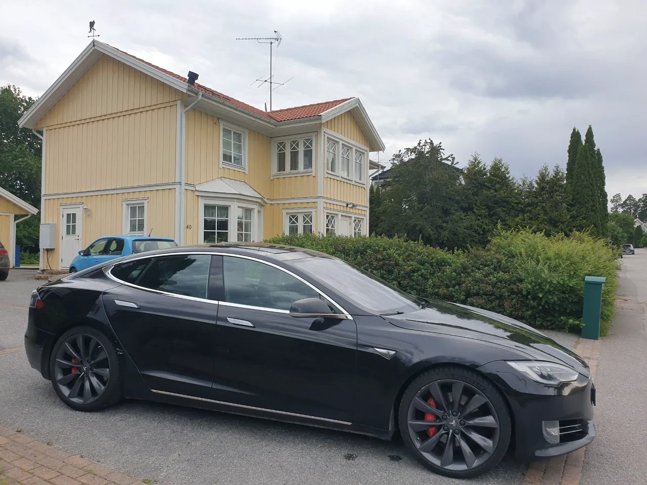 Vehicle image 25