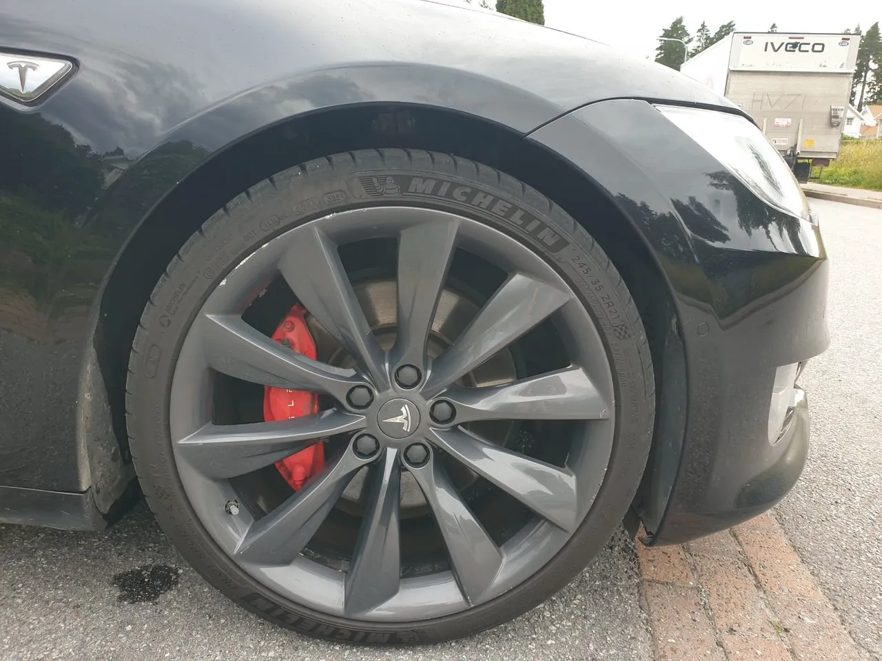 Vehicle image 32