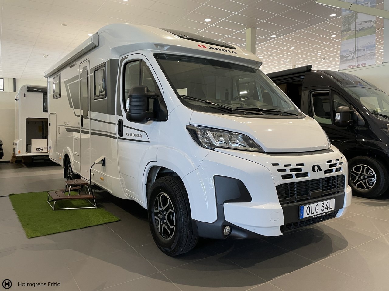 Adria Compact