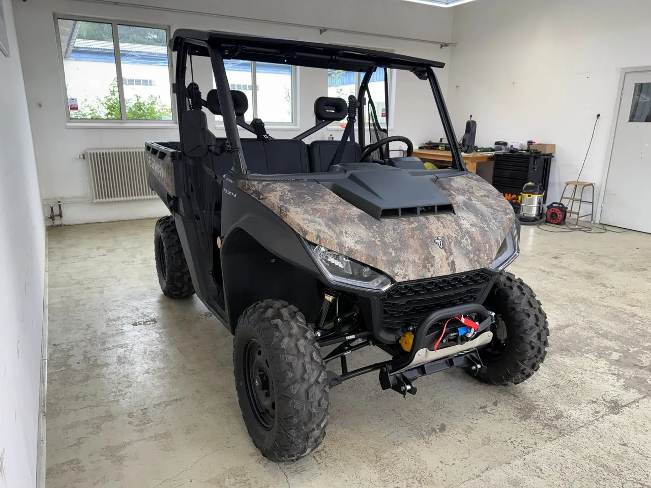 Vehicle image 4