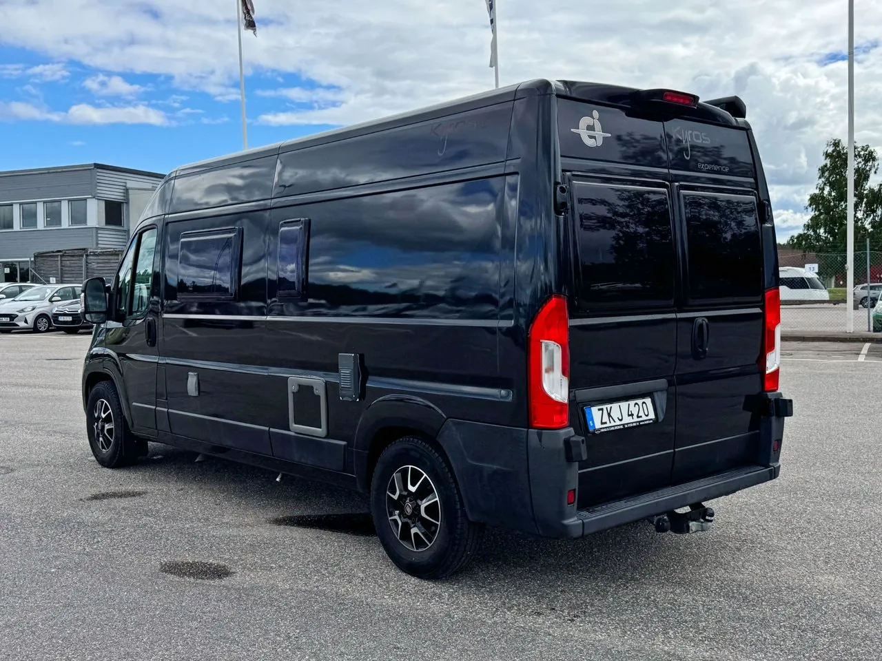 Vehicle image 15