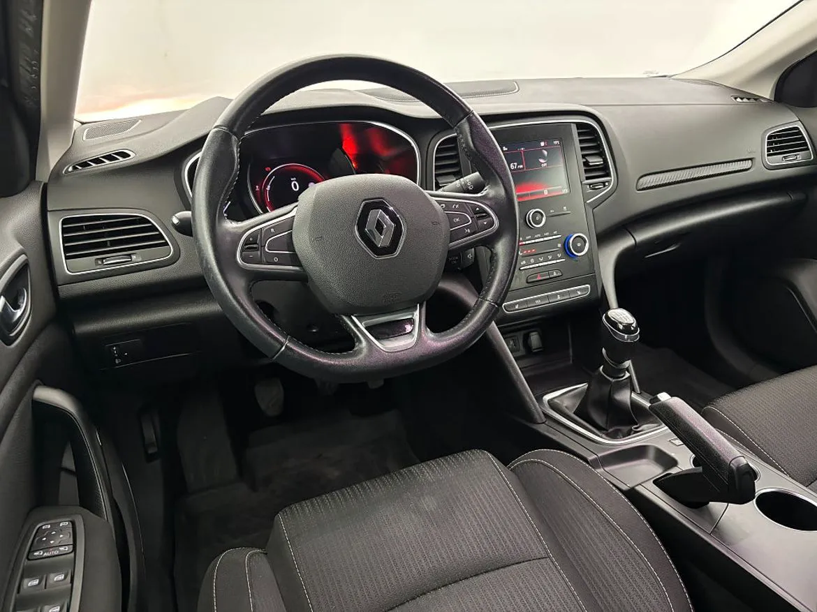 Vehicle image 16