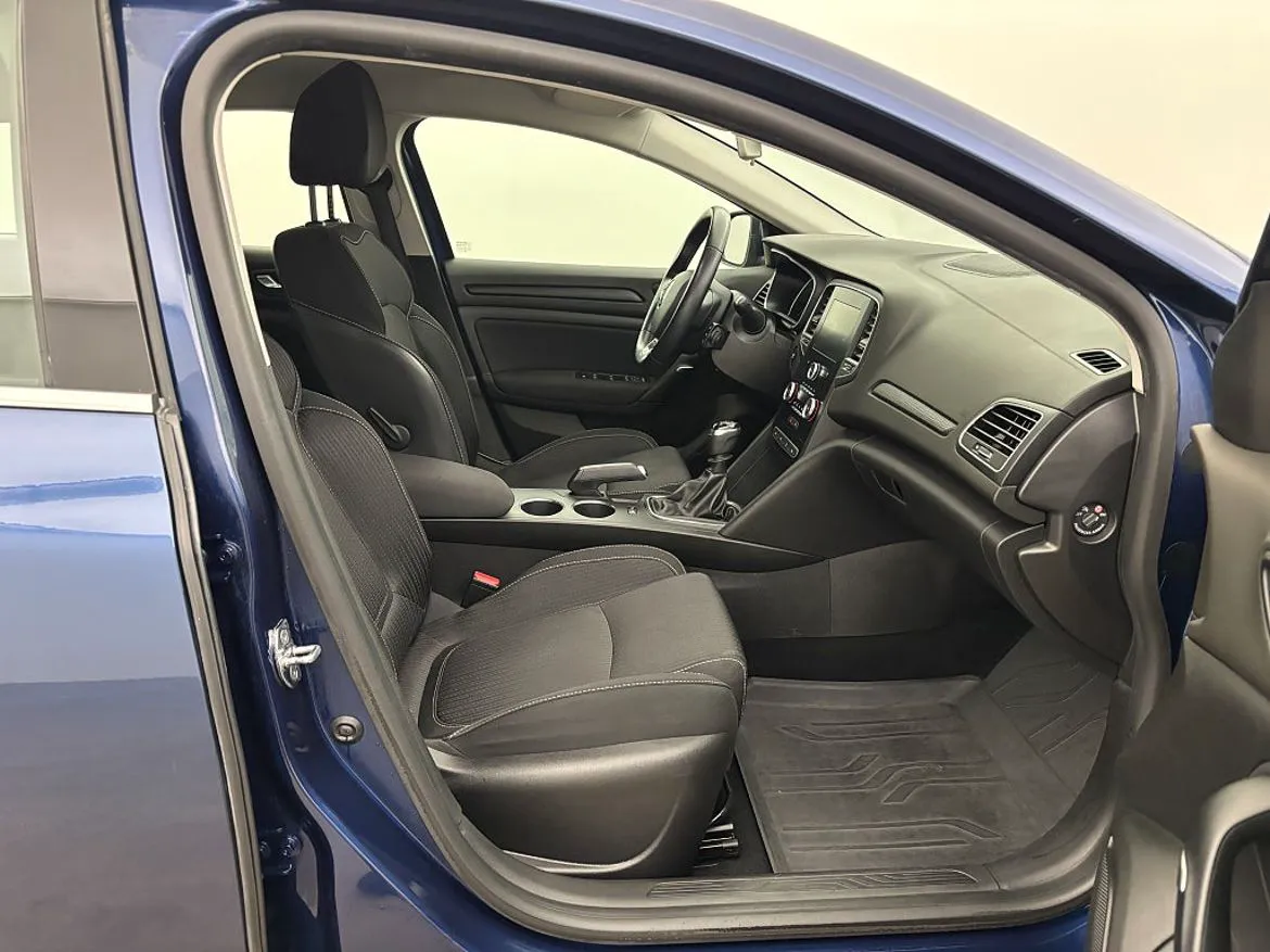 Vehicle image 22