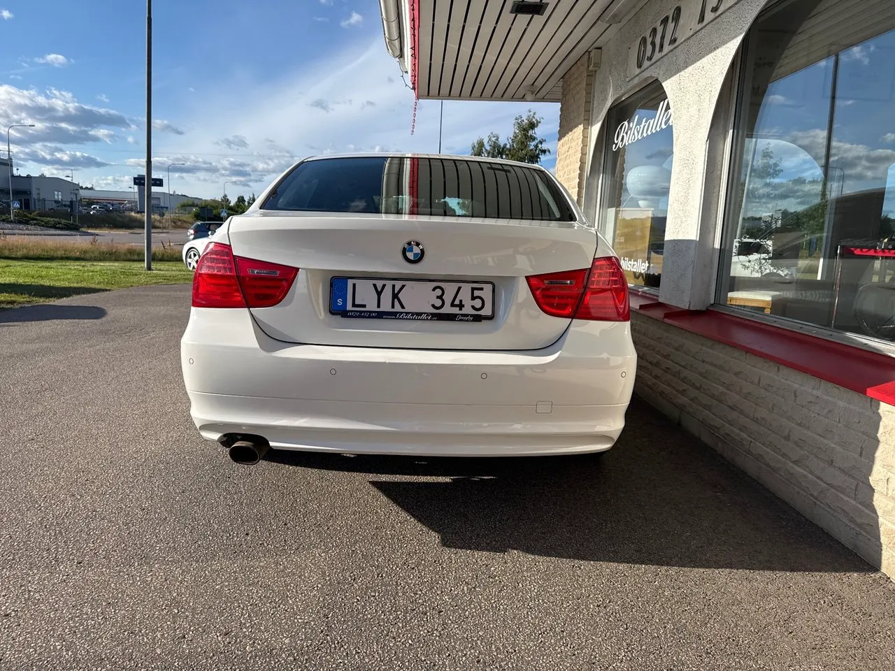 Vehicle image 14