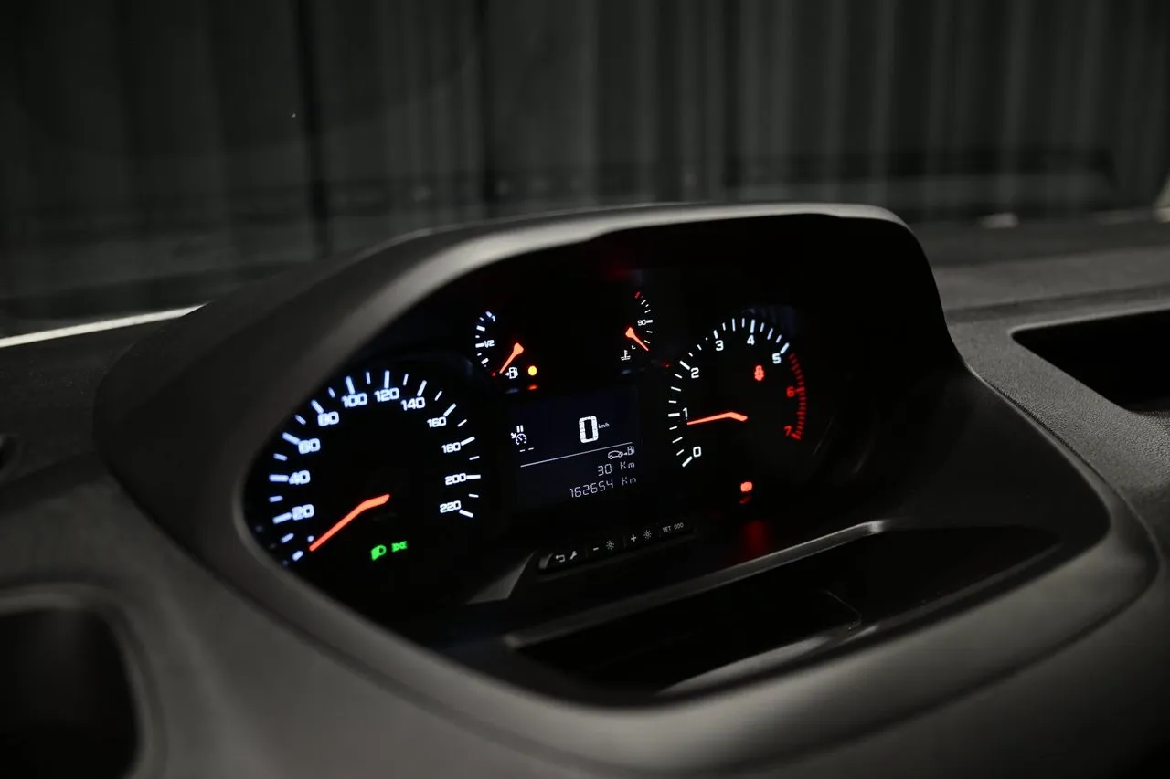 Vehicle image 18
