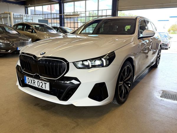 BMW 520 d xDrive Touring Steptronic M-Sport Svartoptik /Drag/Värm - 2025