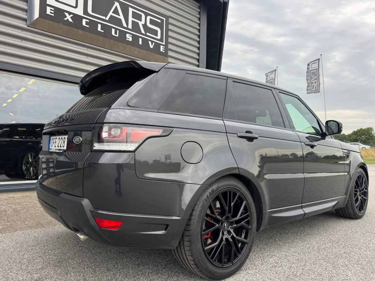 Vehicle image 25