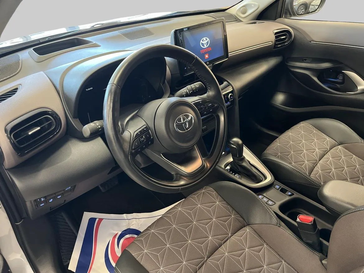 Vehicle image 13