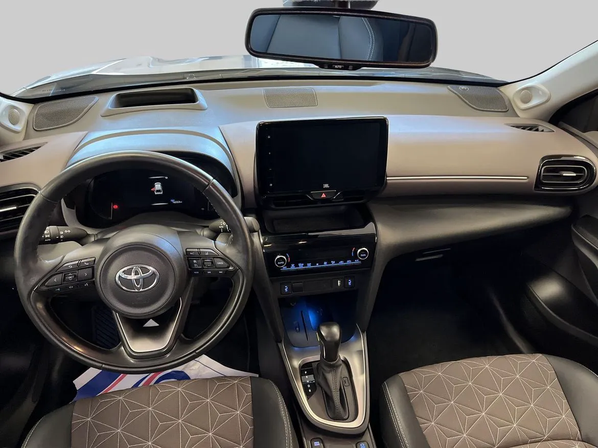 Vehicle image 11