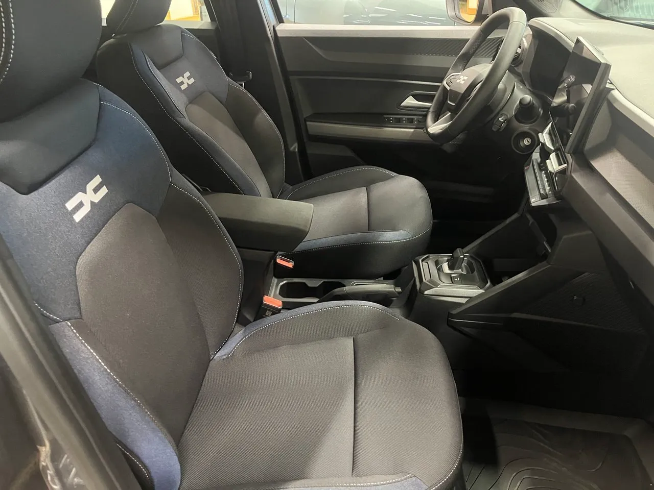 Vehicle image 15